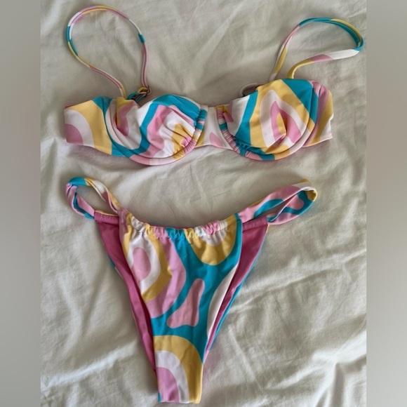 Blackbough bikini set! In great condition - Picture 2 of 3